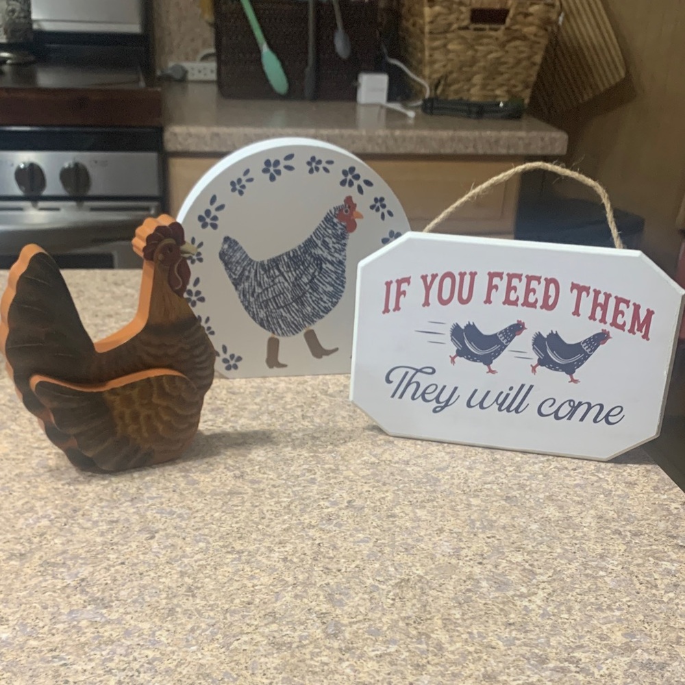 Chicken Decor Set with Sign and Figurine